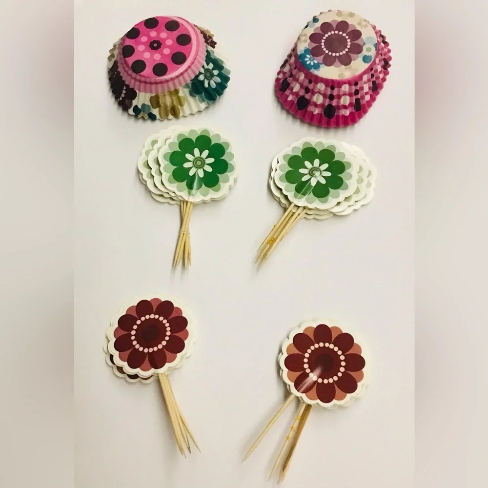 New Cupcake Kit 22 Toppers and 23 Cupcake Liners Floral Pattern